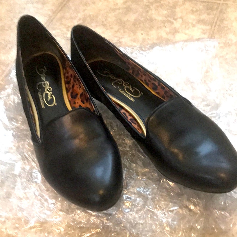 Naturalizer- cushioned insole leather flat